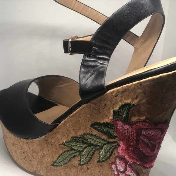 Black Leather strap  Flower Embroidery Print Cork Wedge Like New - Picture 5 of 13